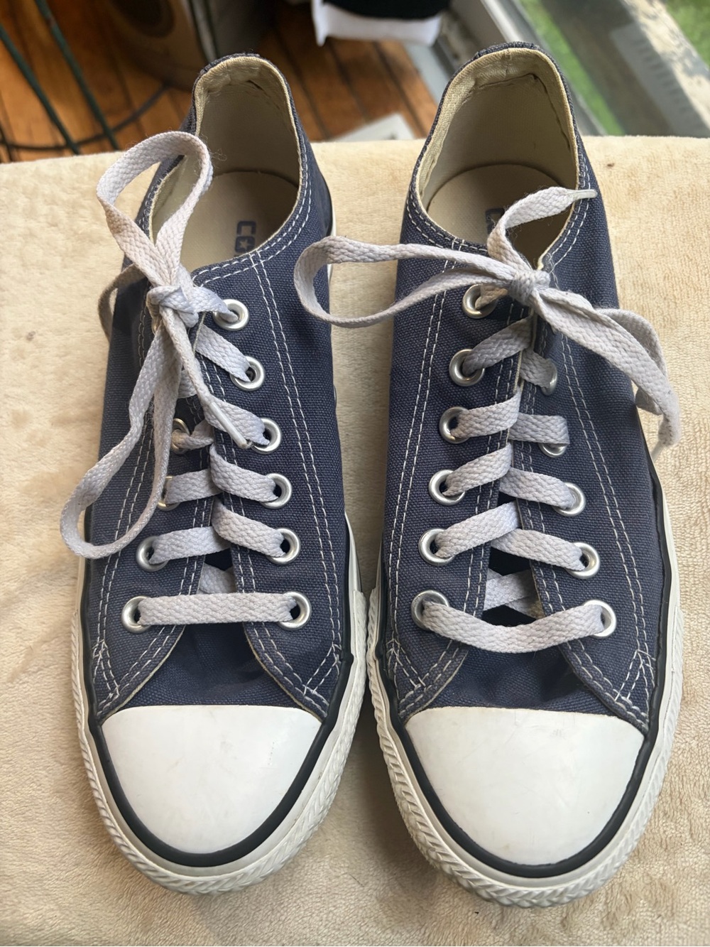 Classic Converse Chuck Taylor All Star Low Top Canvas Sneakers (7.5)